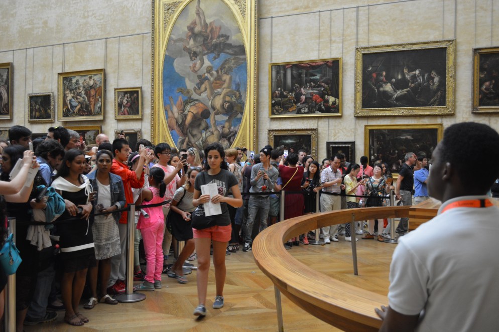 The arc of people crowding around the Mona Lisa. 